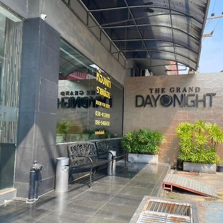 Hotel The Grand Day Night Pattaya Exterior foto