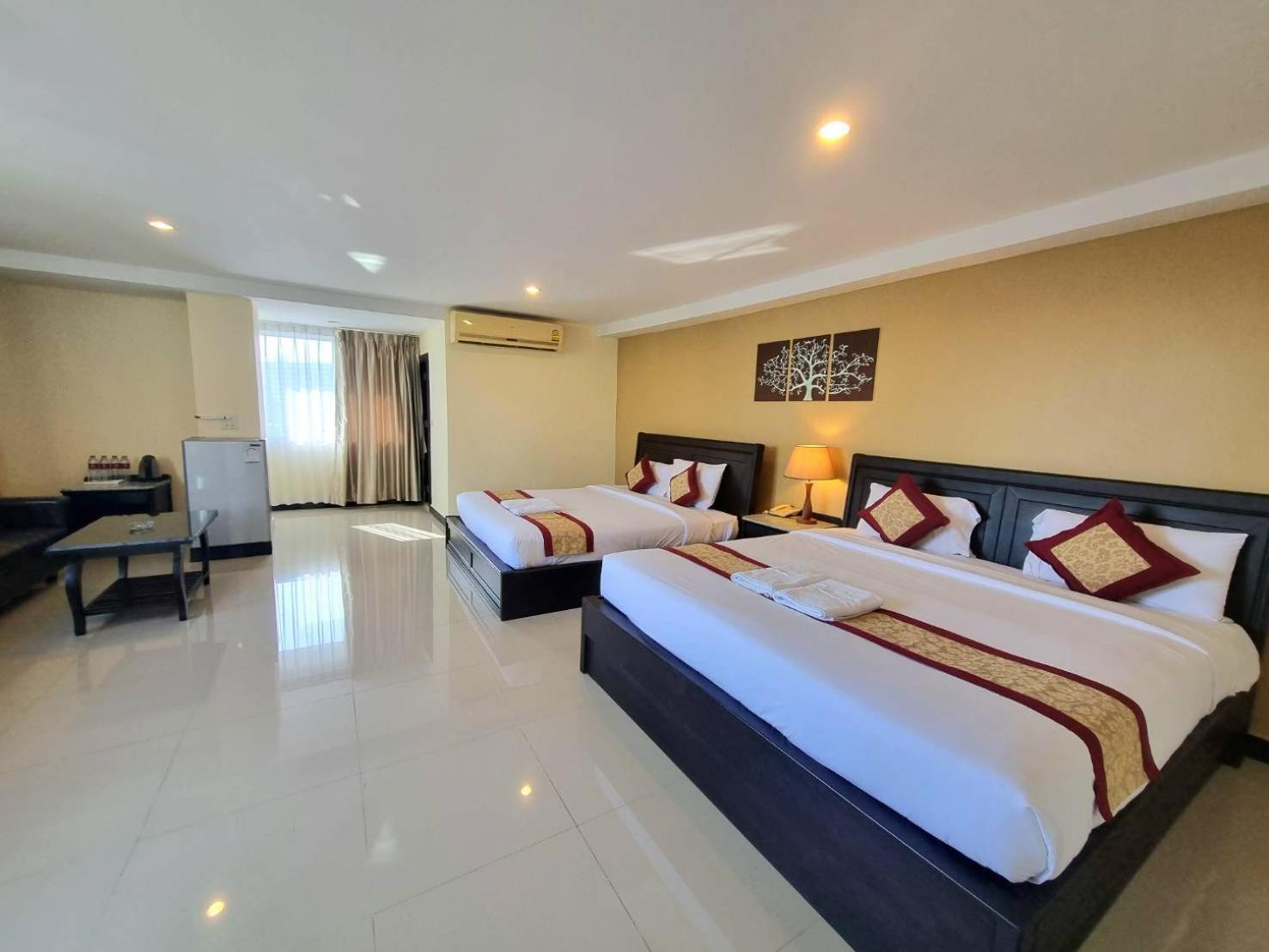 Hotel The Grand Day Night Pattaya Exterior foto