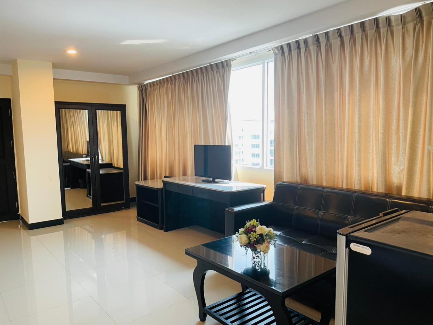Hotel The Grand Day Night Pattaya Exterior foto