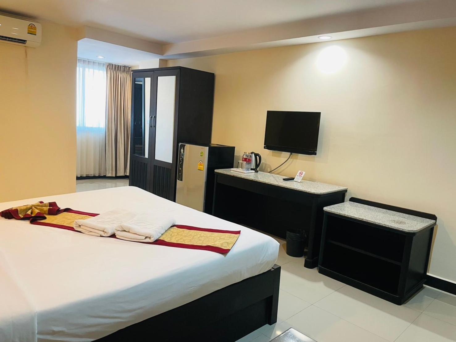 Hotel The Grand Day Night Pattaya Exterior foto