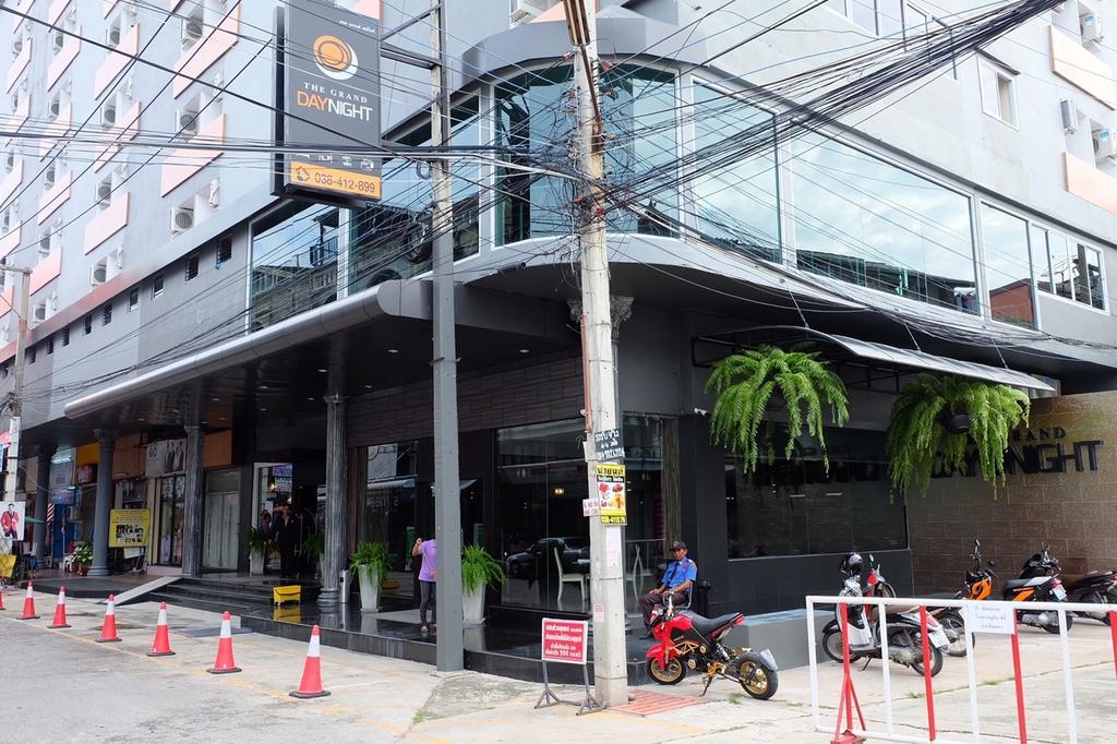 Hotel The Grand Day Night Pattaya Exterior foto