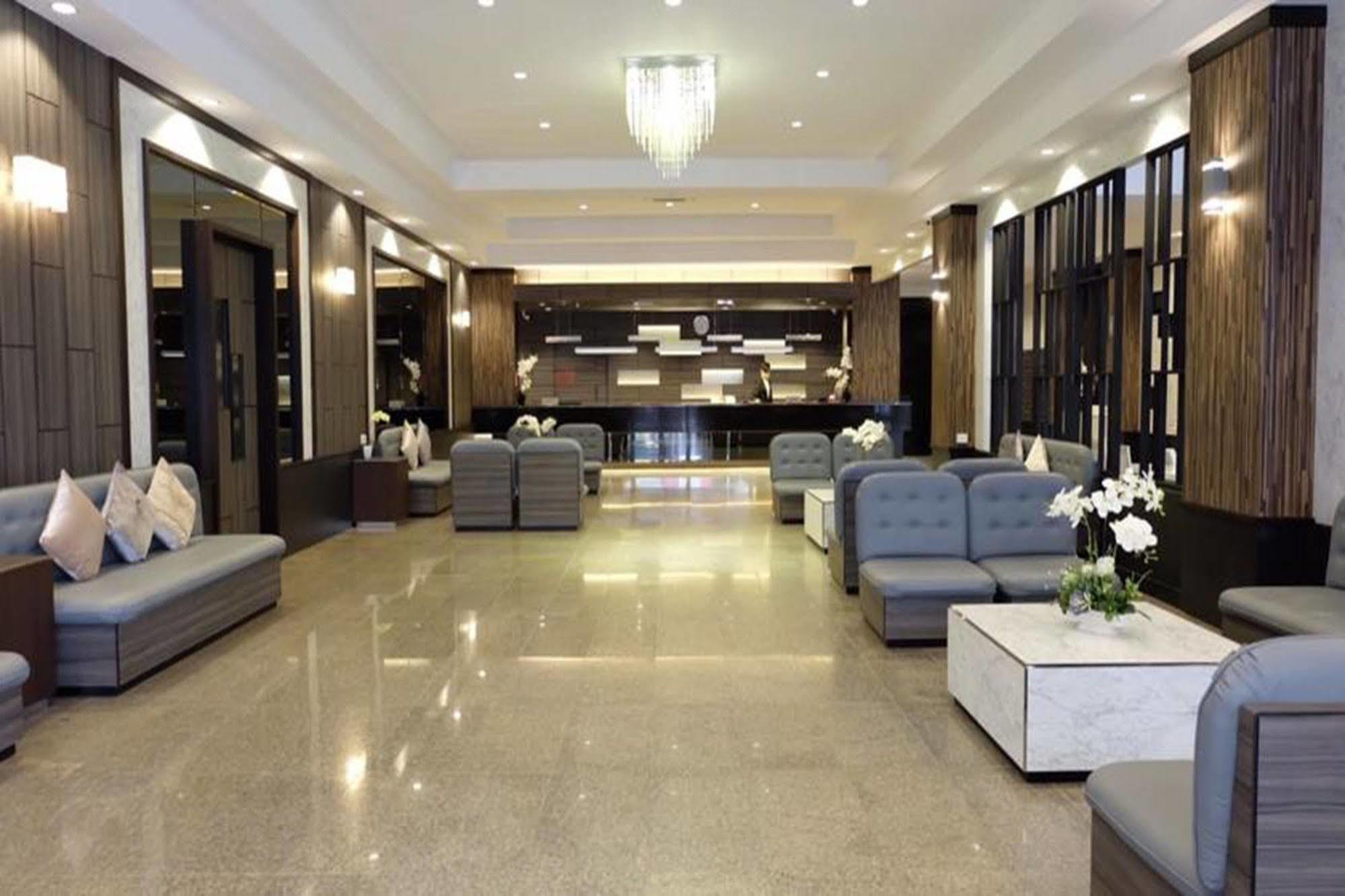 Hotel The Grand Day Night Pattaya Exterior foto
