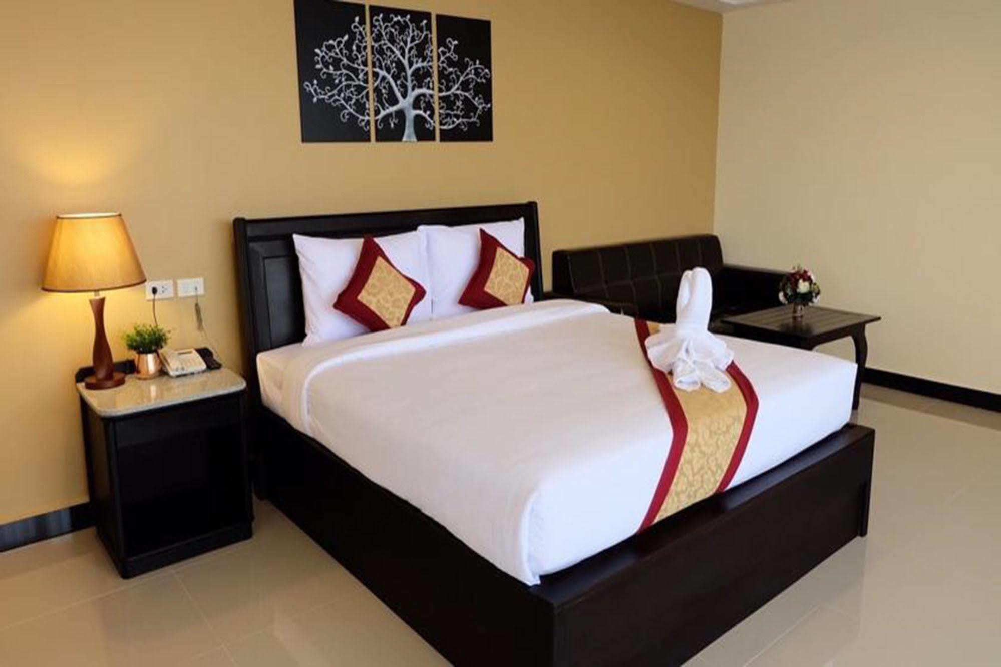 Hotel The Grand Day Night Pattaya Exterior foto