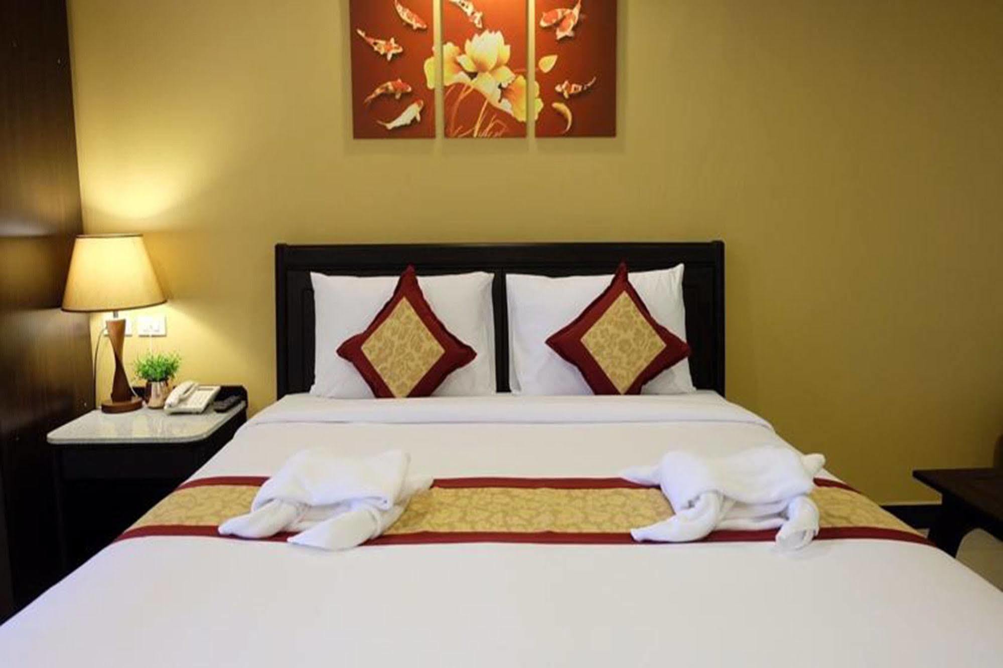 Hotel The Grand Day Night Pattaya Exterior foto