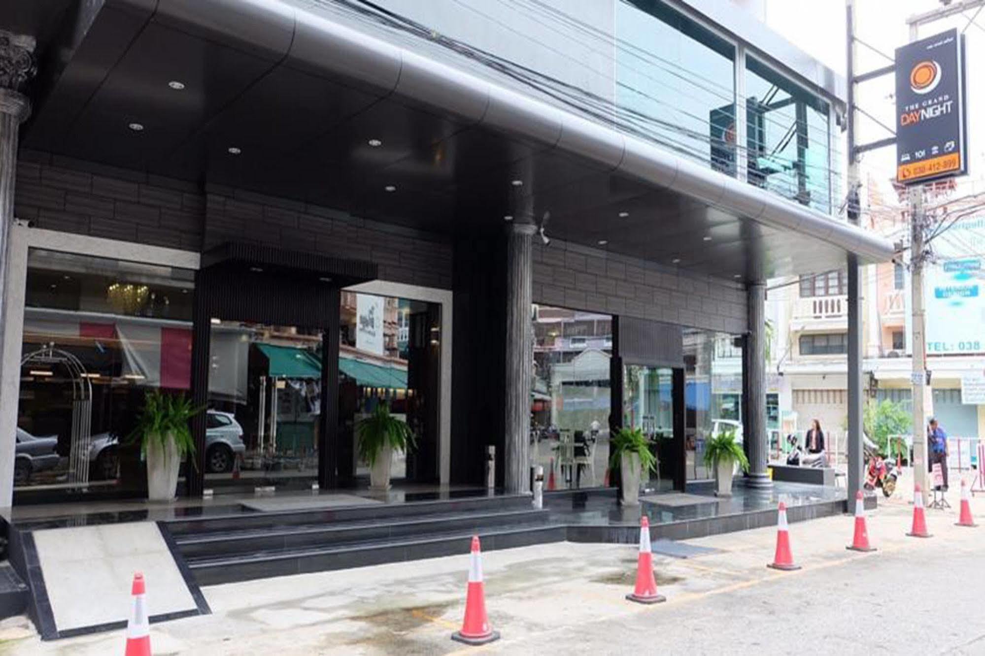 Hotel The Grand Day Night Pattaya Exterior foto
